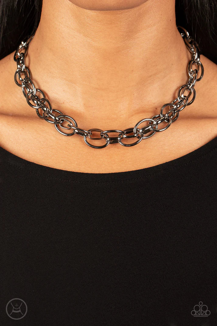 Tough Crowd - Black Paparazzi Necklace